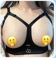 隆乳術後立即僅穿著塑身內衣的照片