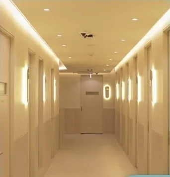 連接U&U1人專用休息室的走廊